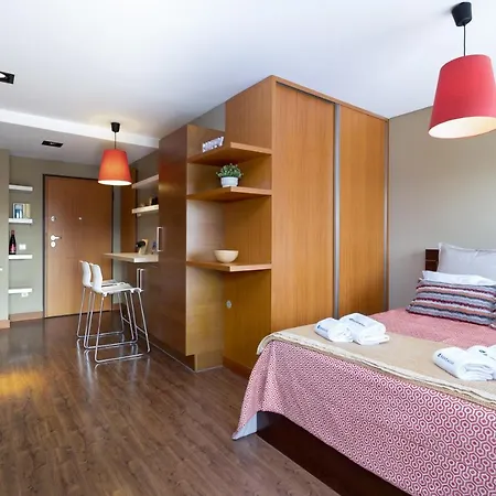 Host Wise - Bright Fresh Flat With Garage - Marques Apartment *