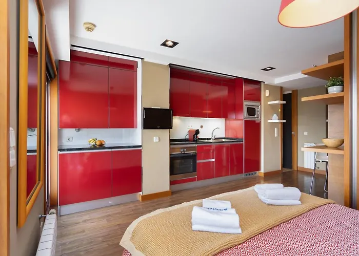 Host Wise - Bright Fresh Flat With Garage - Marques *