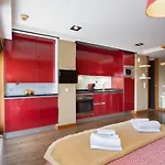 Host Wise - Bright Fresh Flat With Garage - Marques *