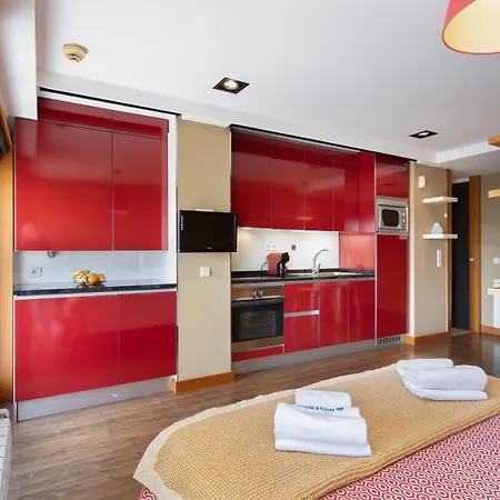 Host Wise - Bright Fresh Flat With Garage - Marques *