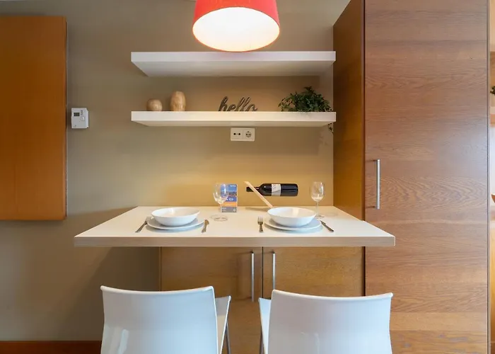 Host Wise - Bright Fresh Flat With Garage - Marques *