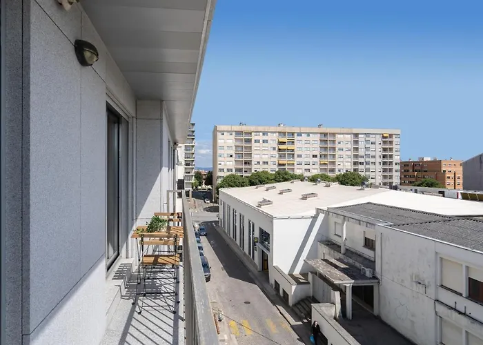 Host Wise - Bright Fresh Flat With Garage - Marques *