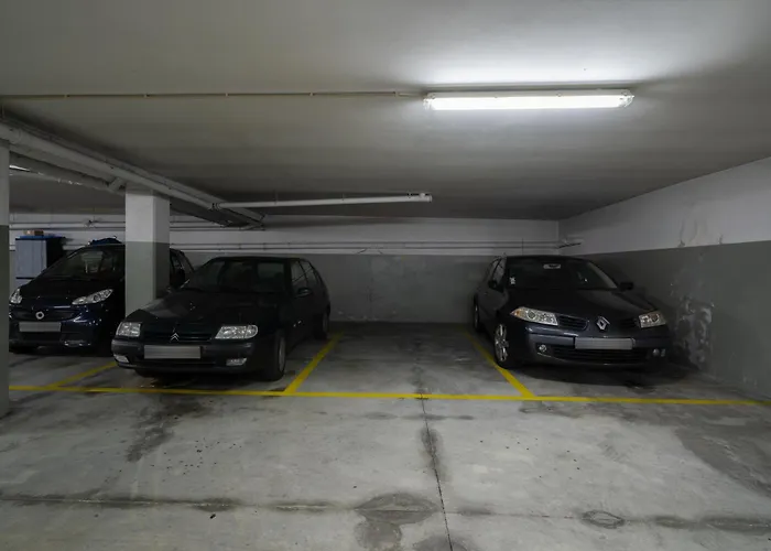 Host Wise - Bright Fresh Flat With Garage - Marques *