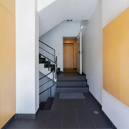 Host Wise - Bright Fresh Flat With Garage - Marques Apartmán
