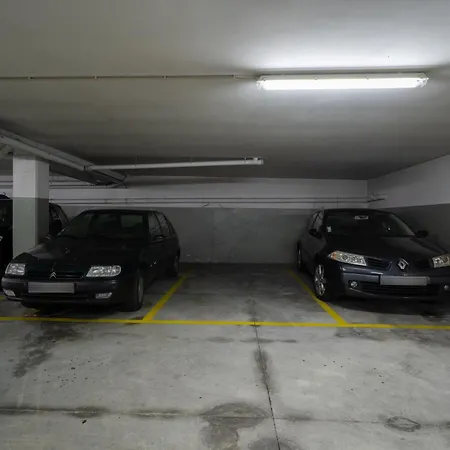 Host Wise - Bright Fresh Flat With Garage - Marques *