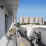 Host Wise - Bright Fresh Flat With Garage - Marques *